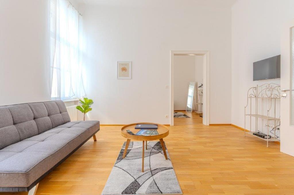 Deluxe Apartments Near The Center Krems an der Donau Buitenkant foto